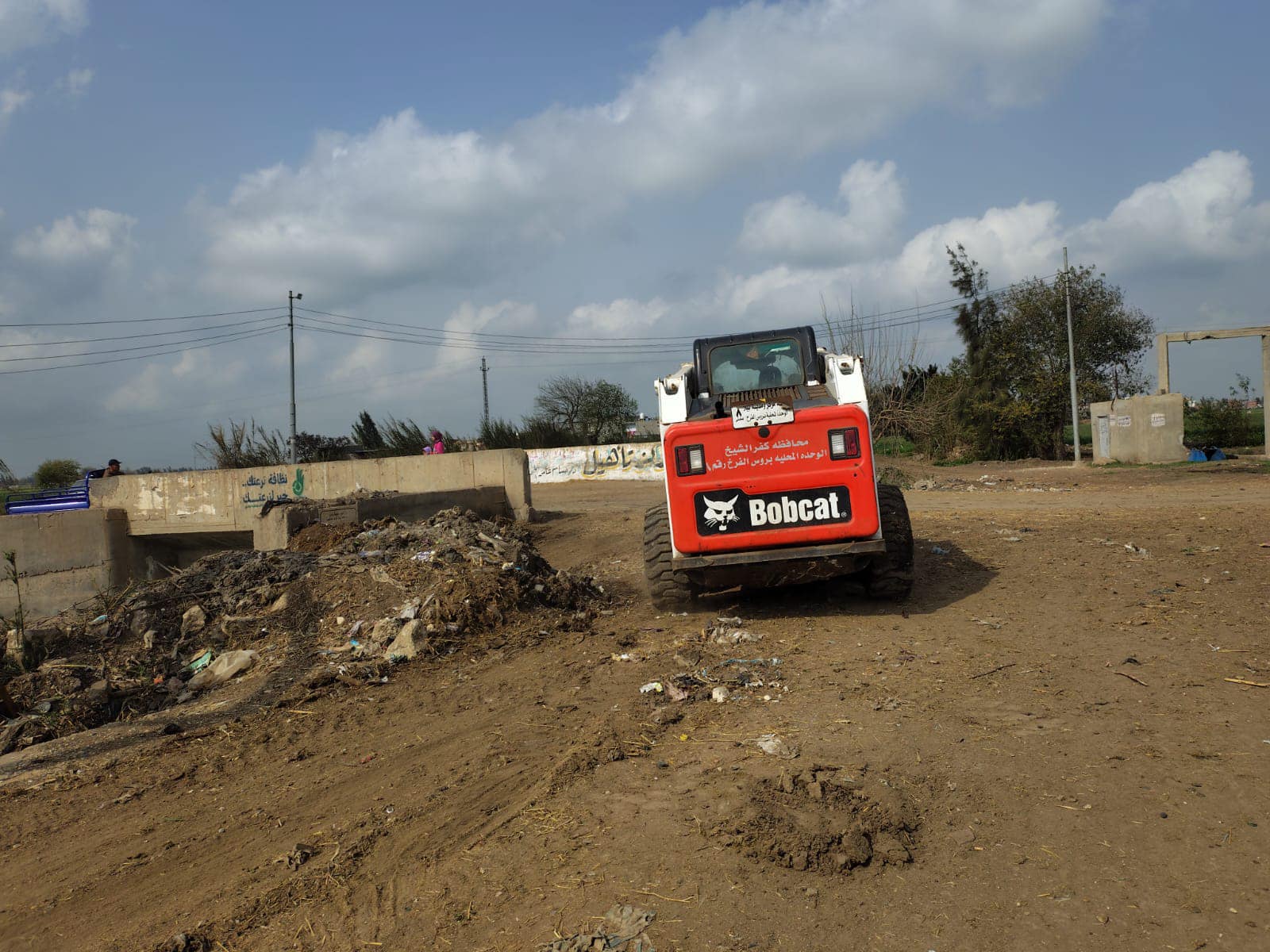 جانب من رفع المخلفات جانب من رفع المخلفات