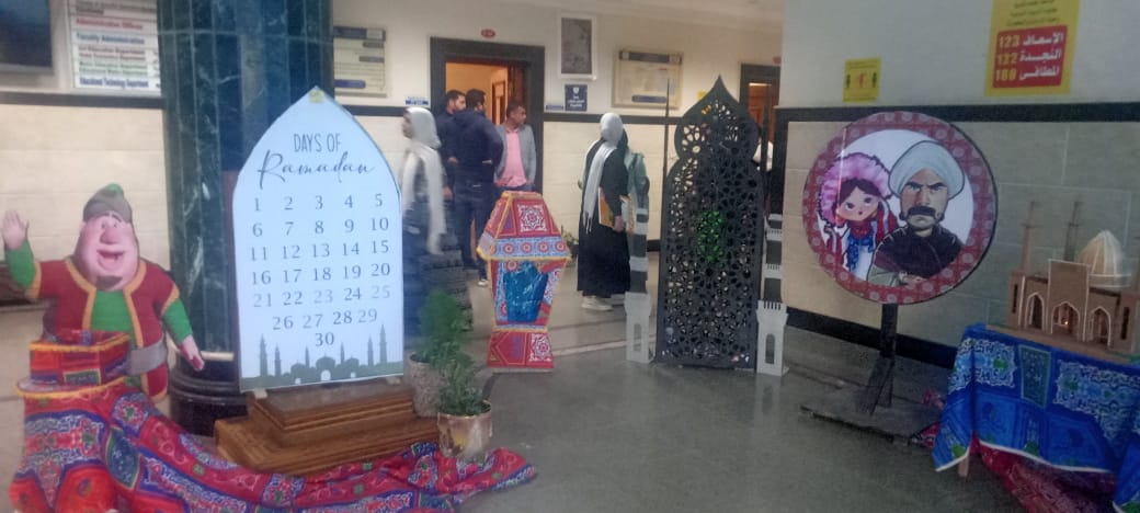 فانوس رمضان ومجسمات تعبر عن الشهر الفضيل