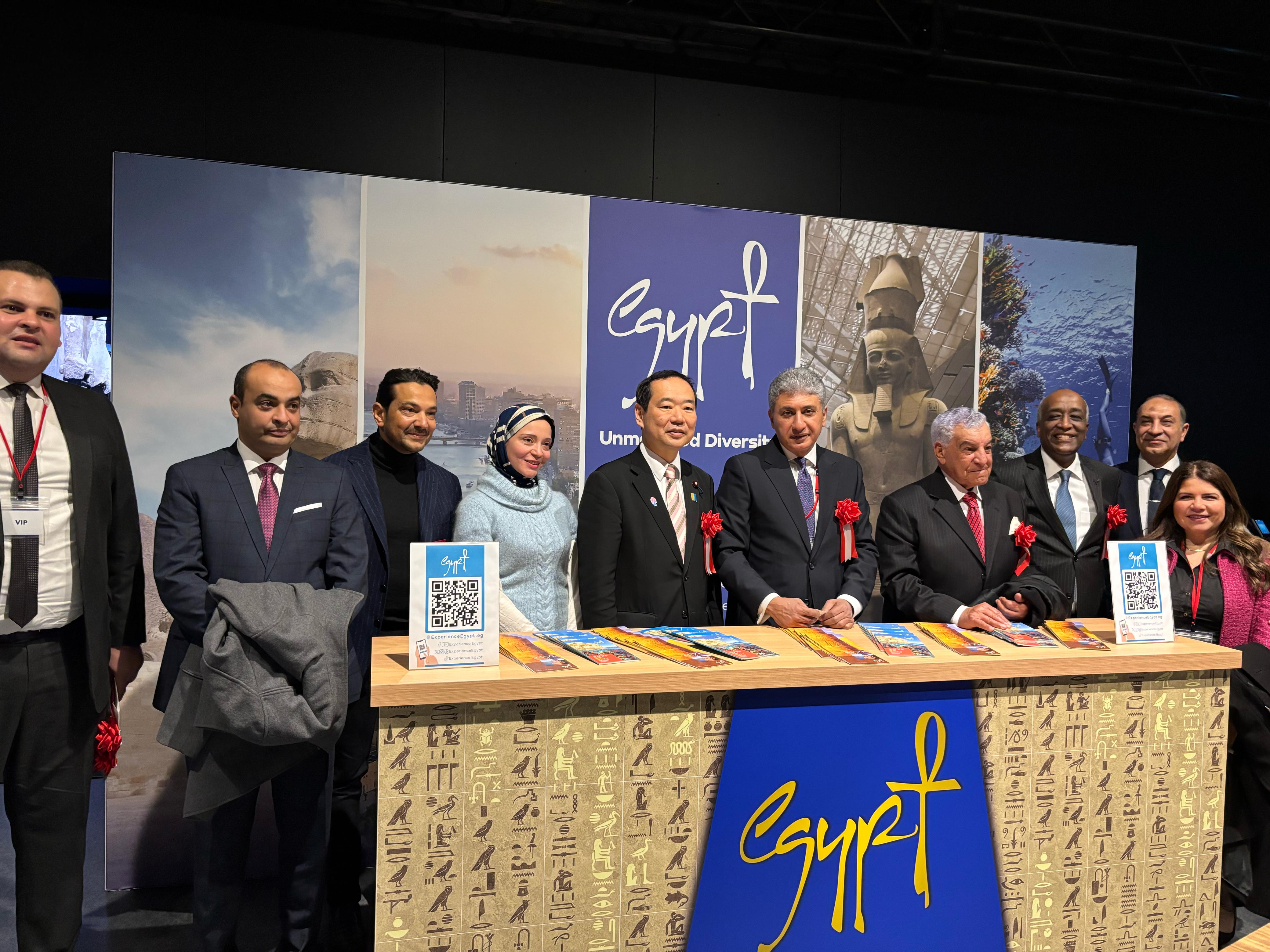 وزير السياحة مع الوفد المصري المشارك في معرض رمسيس وذهب الفراعنة وزير السياحة مع الوفد المصري المشارك في معرض رمسيس وذهب الفراعنة