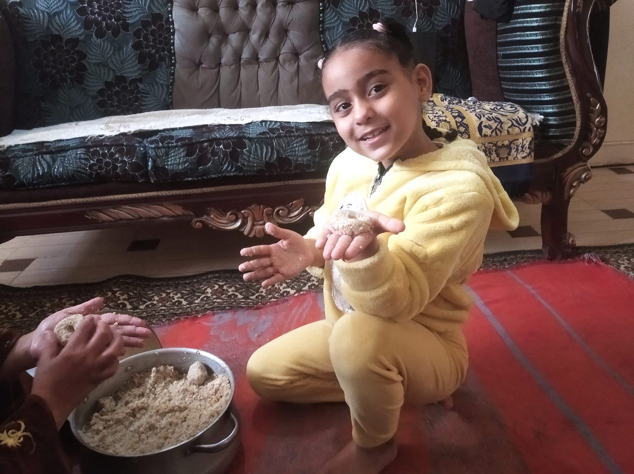 فرحة الاطفال بصناعة الكشك