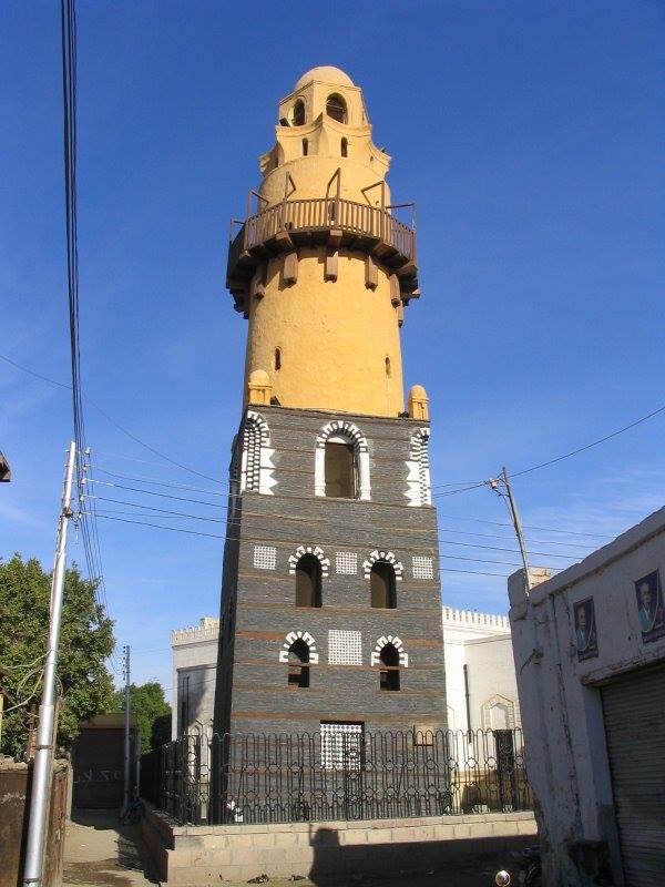 مئذنة المسجد  العتيق بإسنا التراثية بأرض الأقصر