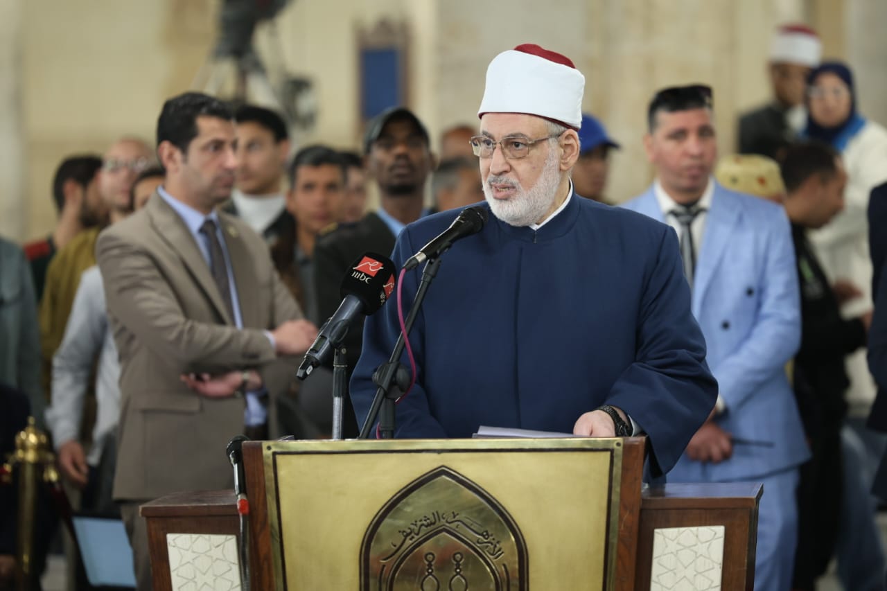 كلمة عميل العصر ، خلال الاحتفال كلمة عميل العصر ، خلال الاحتفال