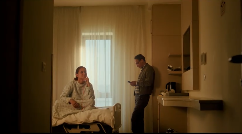 نيللي كريم تجري العملية