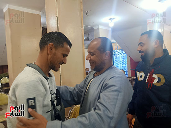 ماجد-يستقبل-أهالى-القرية ماجد-يستقبل-أهالى-القرية