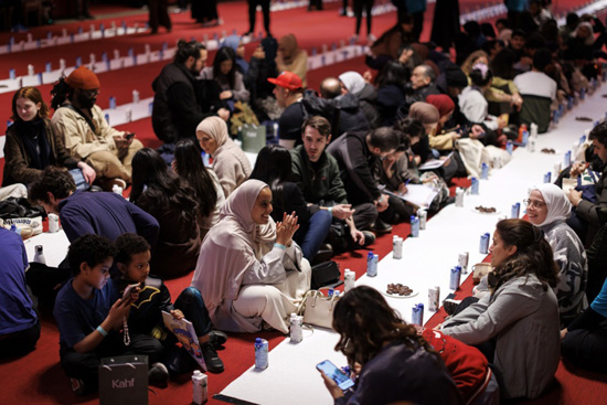 إفطار مفتوح في قاعة لندن جيلدهول خلال شهر رمضان (5)