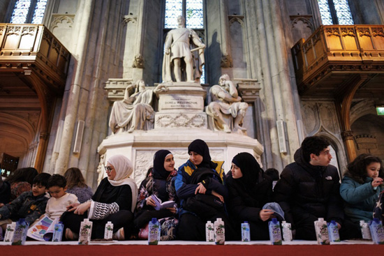 إفطار مفتوح في قاعة لندن جيلدهول خلال شهر رمضان (8)