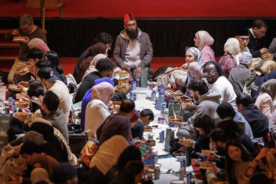إفطار مفتوح في قاعة لندن جيلدهول خلال شهر رمضان (6)
