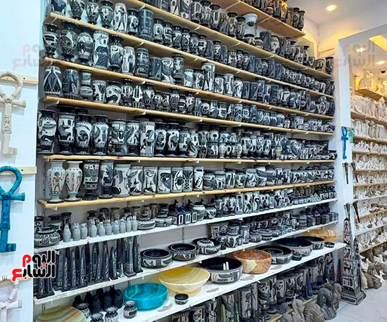 مصانع-ومعارض-التحف-الفرعونية-المقلدة-غرب-الأقصر