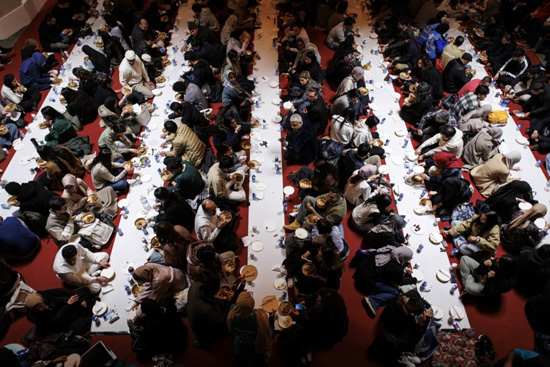 إفطار مفتوح في قاعة لندن جيلدهول خلال شهر رمضان (2)