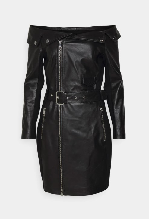 فستان مصمم بحزام حول الخصر فستان مصمم بحزام حول الخصر