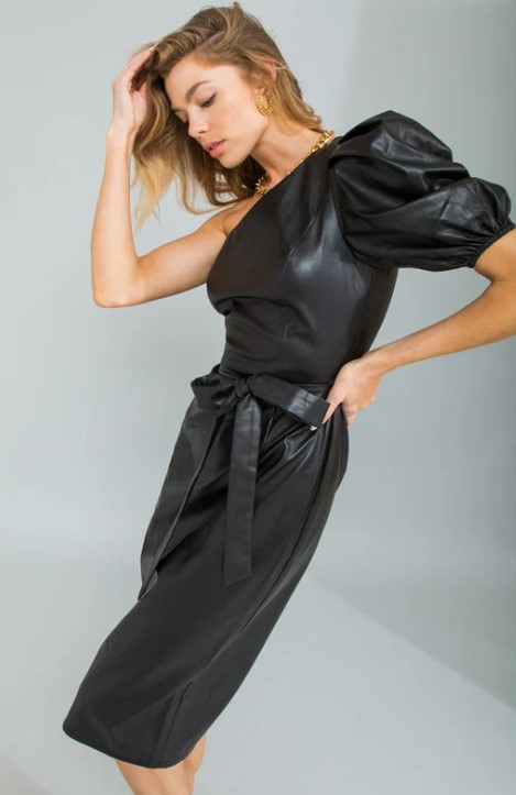 فستان بكتف مكشكش فستان بكتف مكشكش