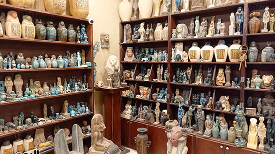 التحف-الفرعونية-المقلدة-المصنوعة-يدوياً-أجمل-هدايا-لسياح-العالم