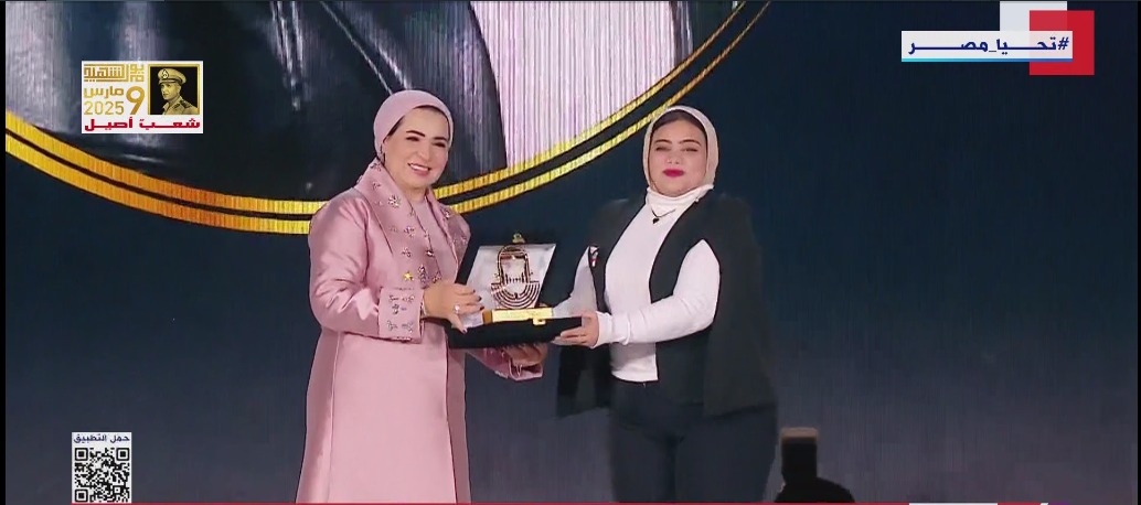 السيدة انتصار السيسى (4)