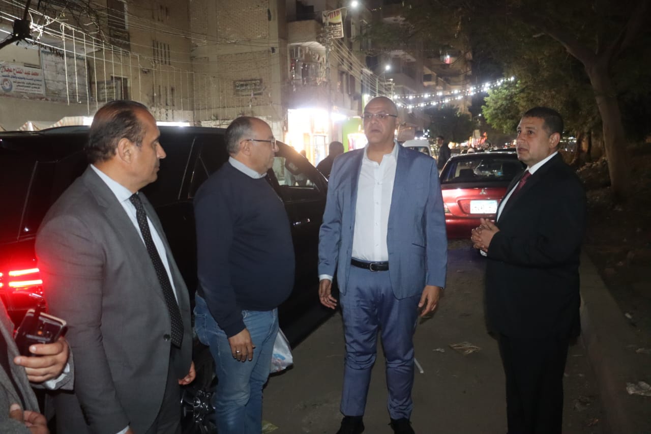 محافظ القليوبية خلال الجولة ليلا
