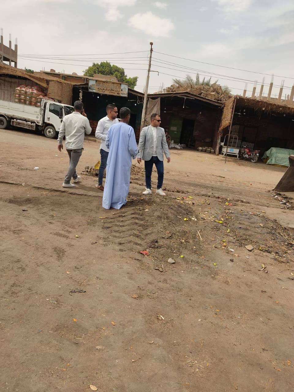 رئيس مدينة البياضية خلال جولاته فى العيد