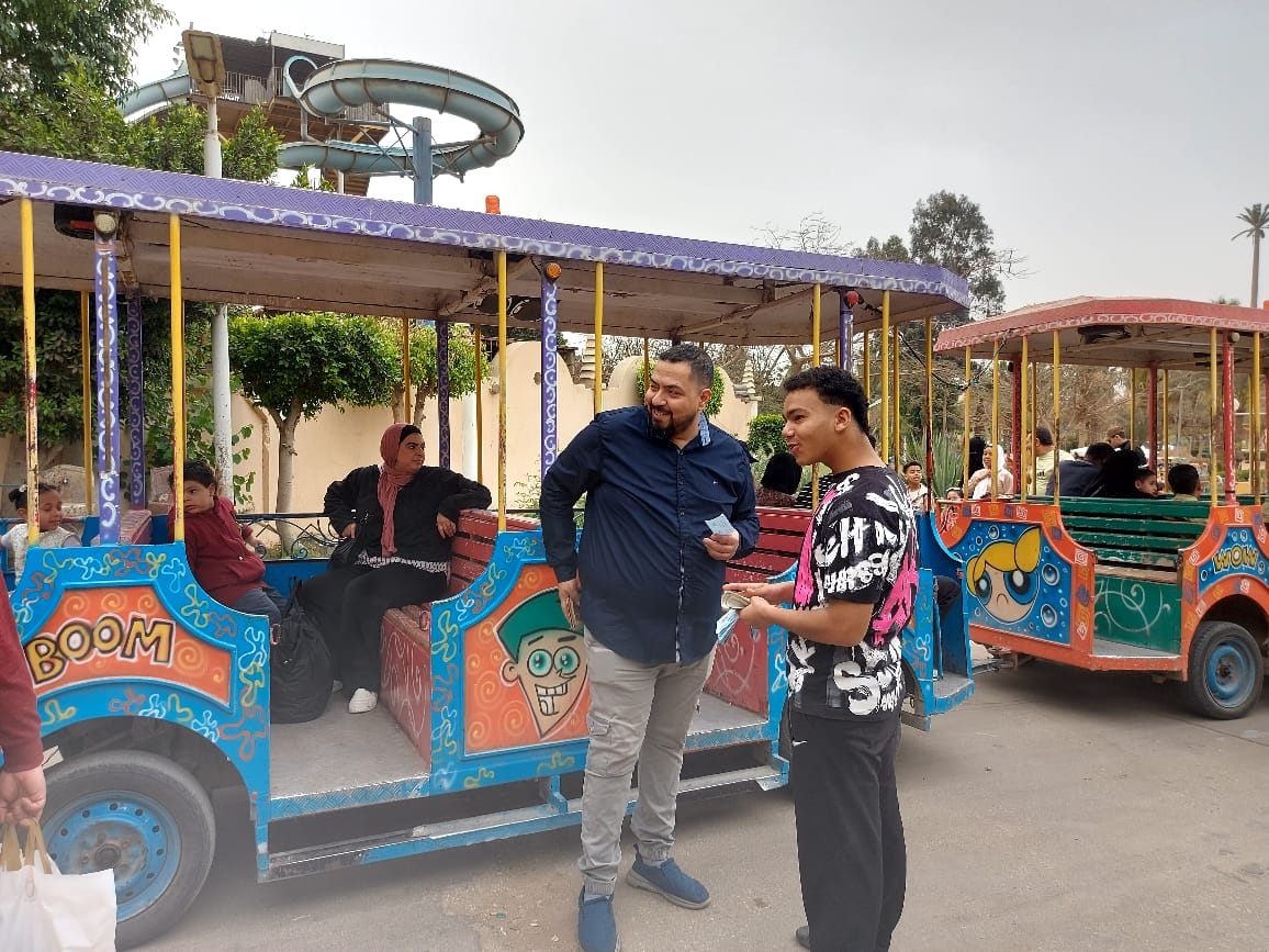 الطفطف ينشر البهجة بين زوار الحديقة في ثاني أيام العيد الطفطف ينشر البهجة بين زوار الحديقة في ثاني أيام العيد