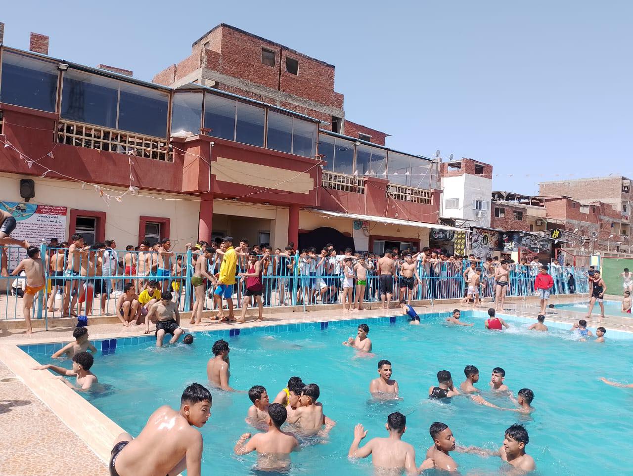 فتح حمامات السباحة للأطفال فتح حمامات السباحة للأطفال