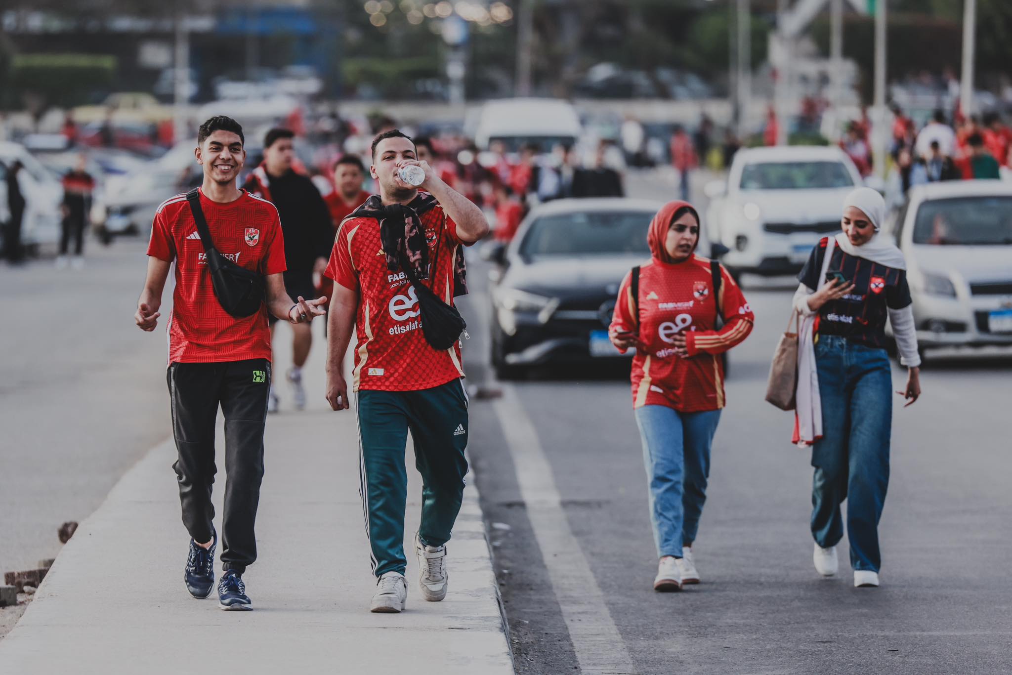 البنات يحرصن على الذهاب للاستاد