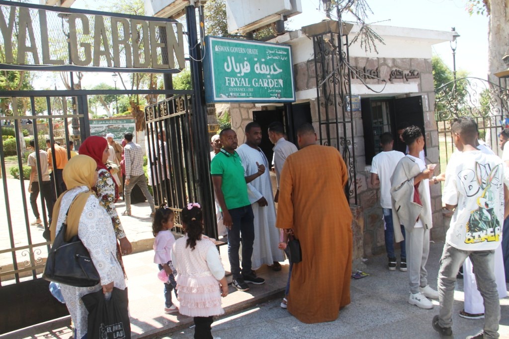 فرحة العيد من داخل حديقة فريال بأسوان (1)
