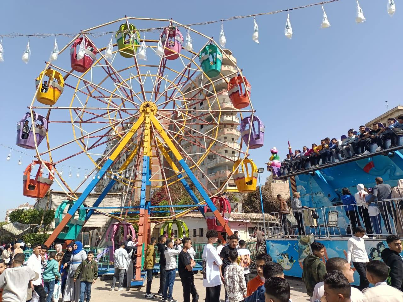 زحام بالملاهي زحام بالملاهي