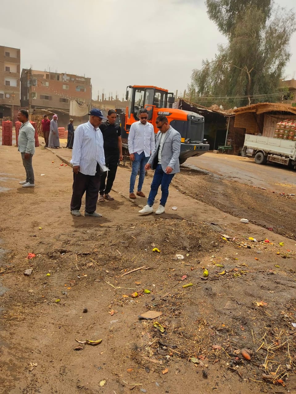 جولة لرئيس مركز البياضية في العيد لمتابعة مستوي النظافة والحالة التموينية بالقرى
