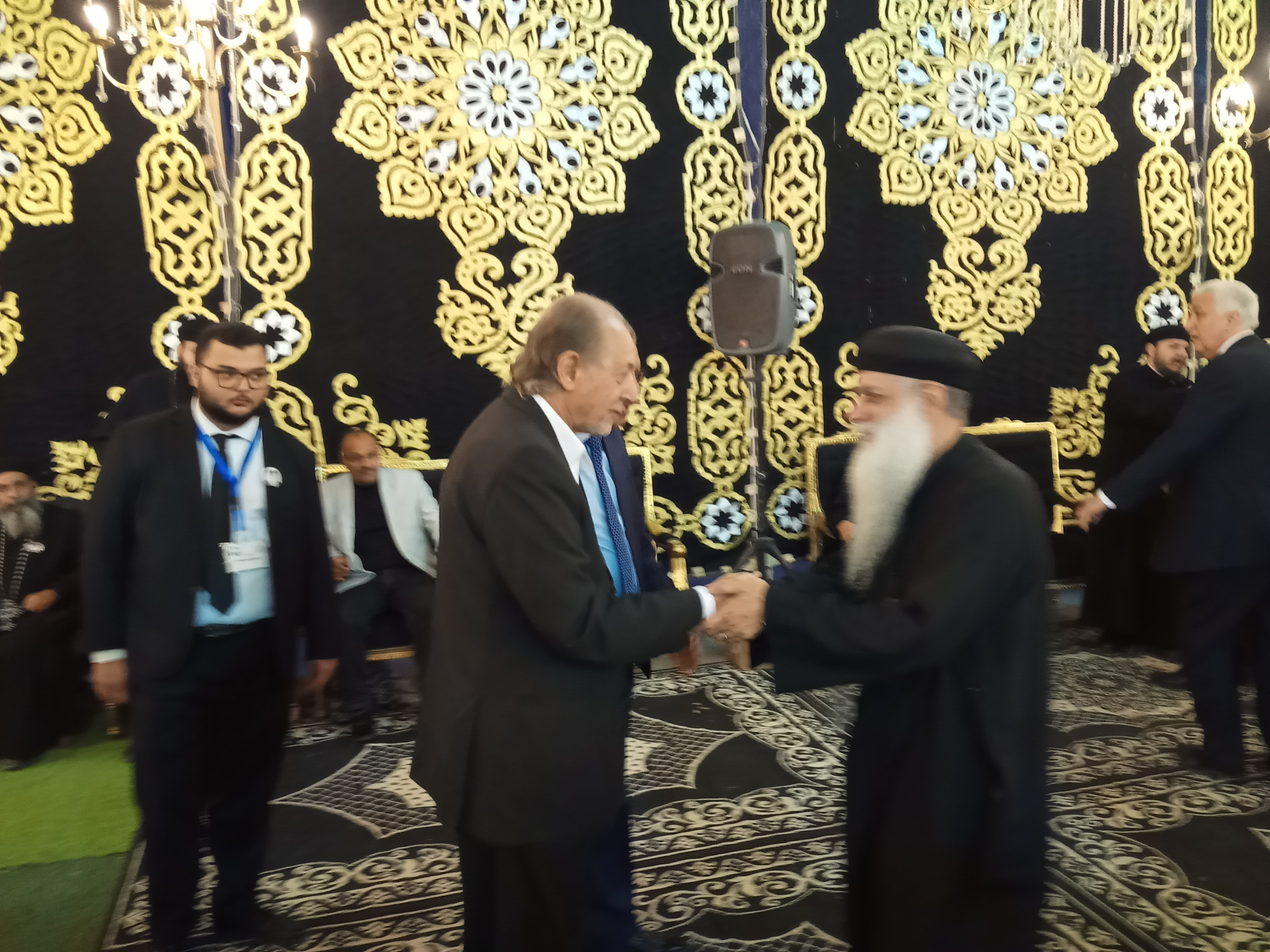 جانب من جنازة الأنبا باخوميوس جانب من جنازة الأنبا باخوميوس