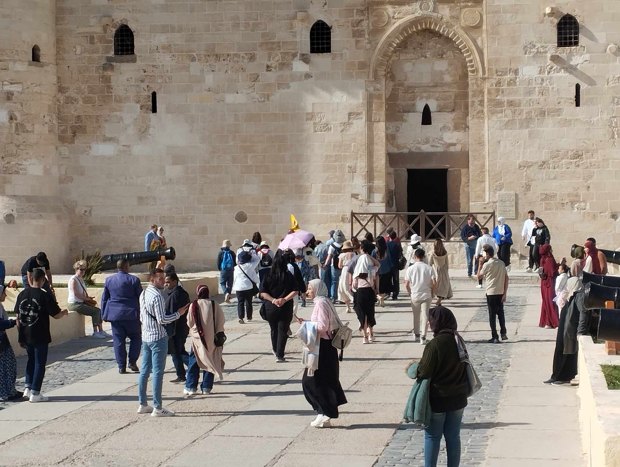 توافد المواطنين ثاني ايام العيد بقلعة قايتباي الأثرية بالإسكندرية توافد المواطنين ثاني ايام العيد بقلعة قايتباي الأثرية بالإسكندرية