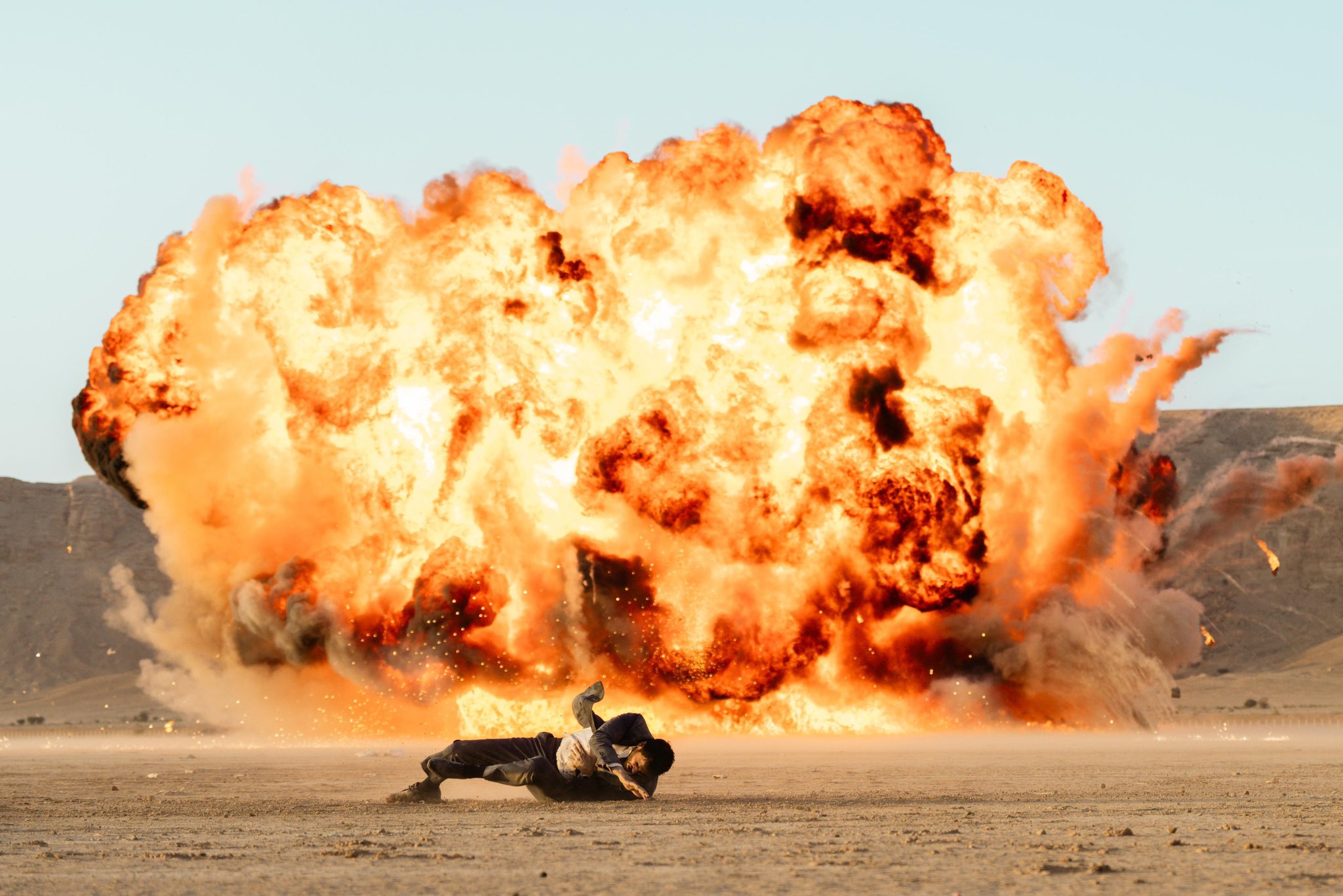 انفجار داخل تصوير مشهد لـ احمد عز فى فيلم The Seven Dogs