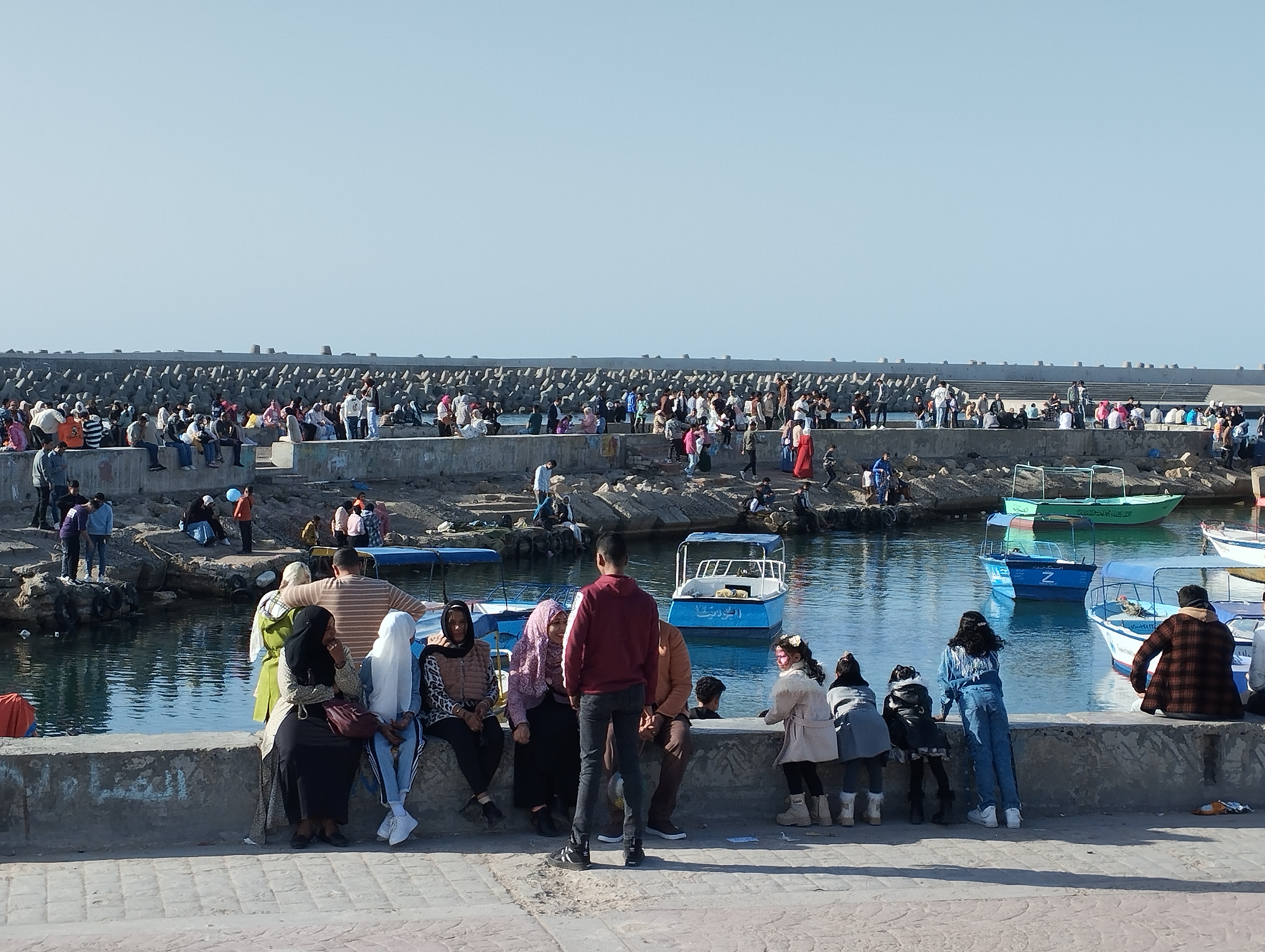 المواطنين يستمتعون بالاجواء ثاني ايام عيد الفطر بالإسكندرية المواطنين يستمتعون بالاجواء ثاني ايام عيد الفطر بالإسكندرية