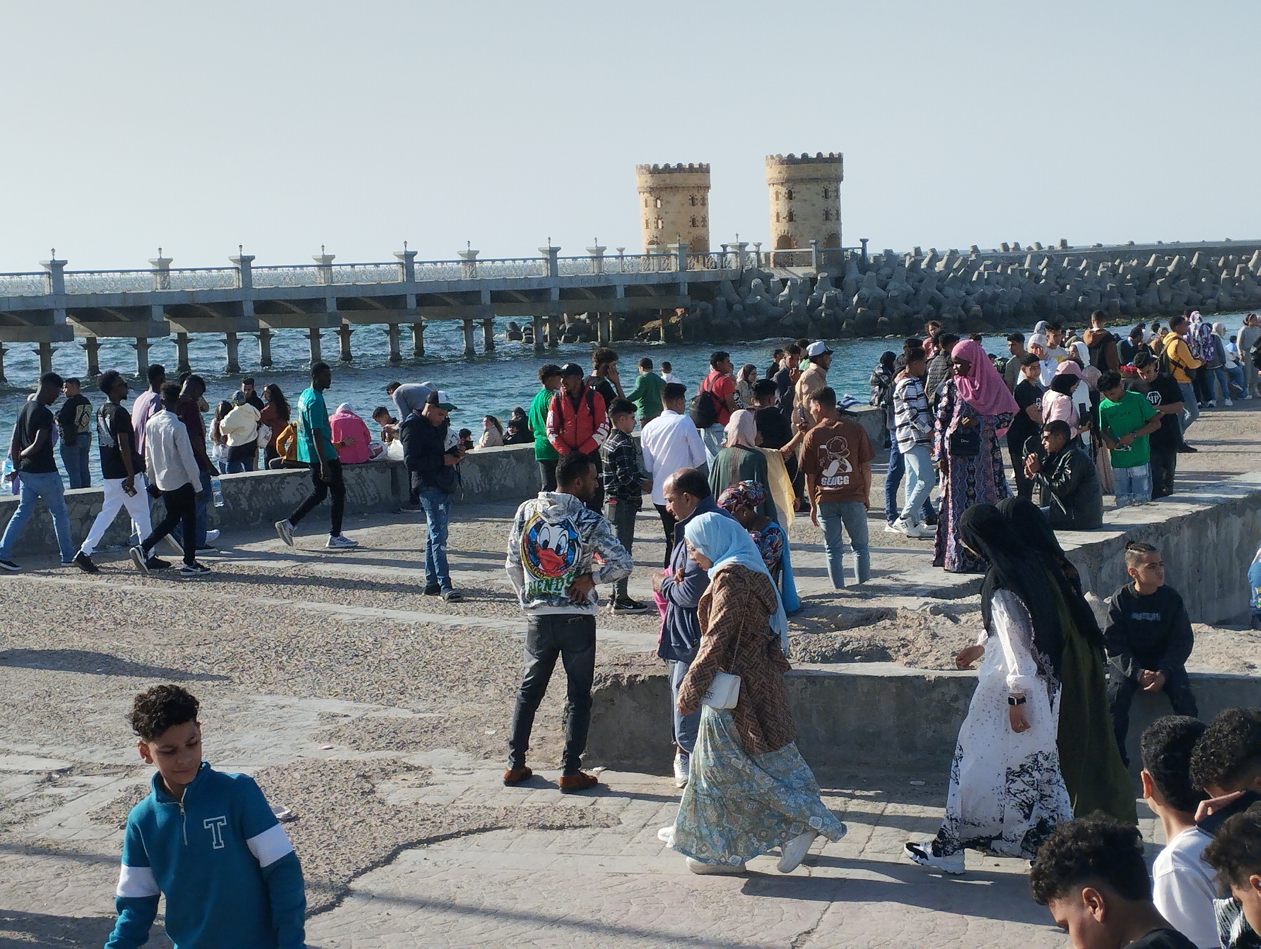 المواطنين يستمتعون بالطقس ثاني ايام عيد الفطر بالإسكندرية المواطنين يستمتعون بالطقس ثاني ايام عيد الفطر بالإسكندرية