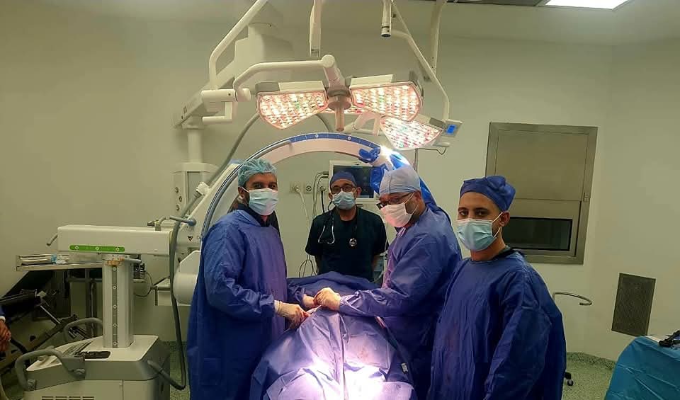 جانب من إجراء الجراحات جانب من إجراء الجراحات