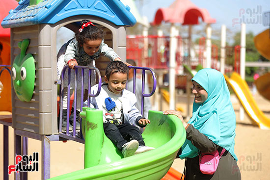 استمتاع الأسرة المصرية بالعيد استمتاع الأسرة المصرية بالعيد