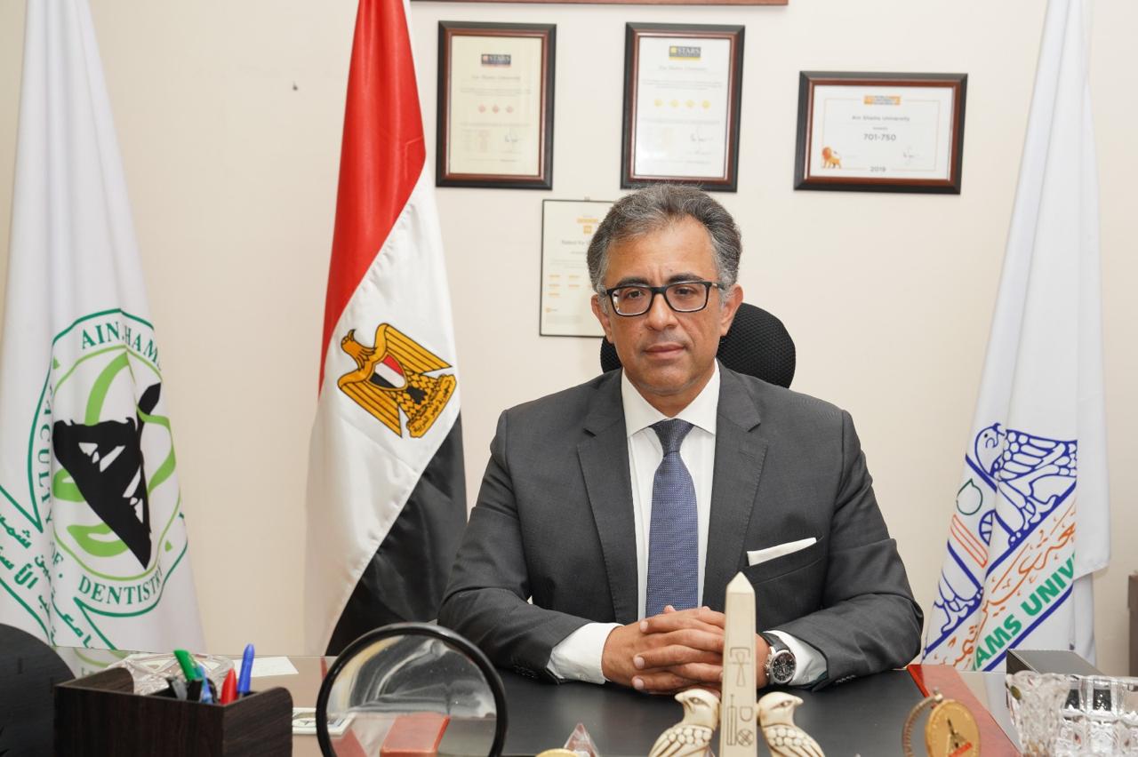 الدكتور كريم البطوطى، عميد كلية طب الأسنان