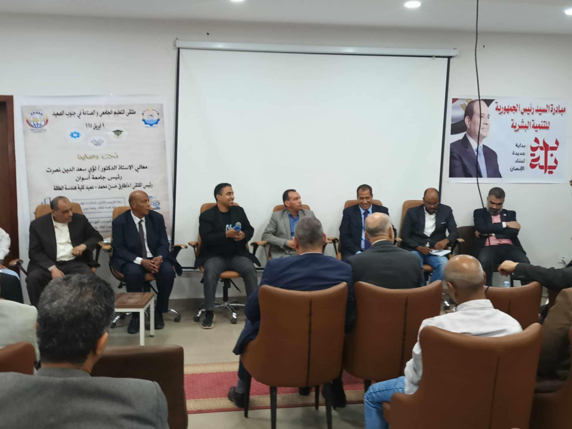 جامعة أسوان توصي بإنشاء وحدات بحثية جامعة أسوان توصي بإنشاء وحدات بحثية