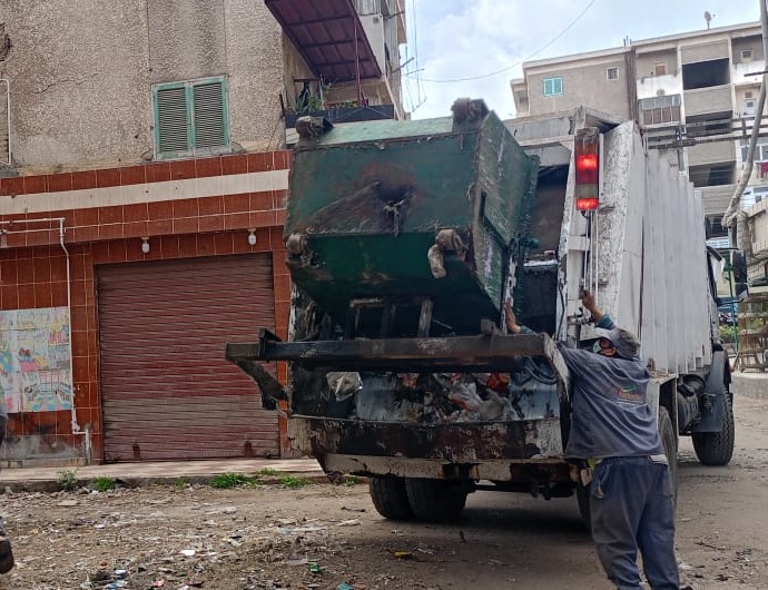 تفريغ صناديق القمامة