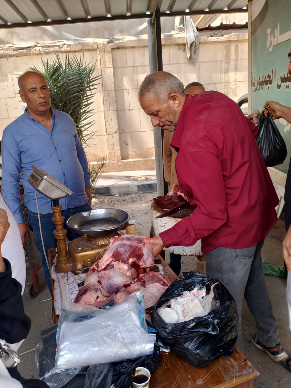 المنتجات الغذائية المتوافرة اللحوم