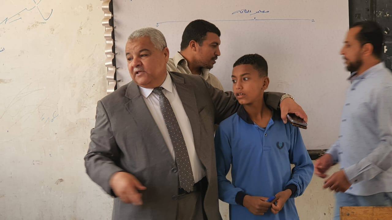 متابعة العملية التعليمية في مدارس الزينية وإشادة بإنضباط الطلاب متابعة العملية التعليمية في مدارس الزينية وإشادة بإنضباط الطلاب