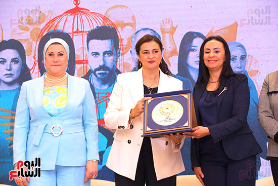 تكريم الكاتب علا الشافعي تكريم الكاتب علا الشافعي