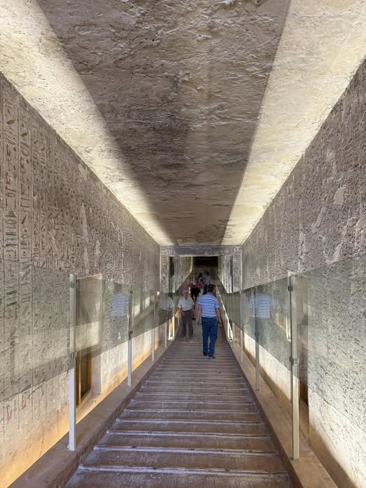 توافد سياح العالم على مقابر ملوك وملكات الفراعنة توافد سياح العالم على مقابر ملوك وملكات الفراعنة