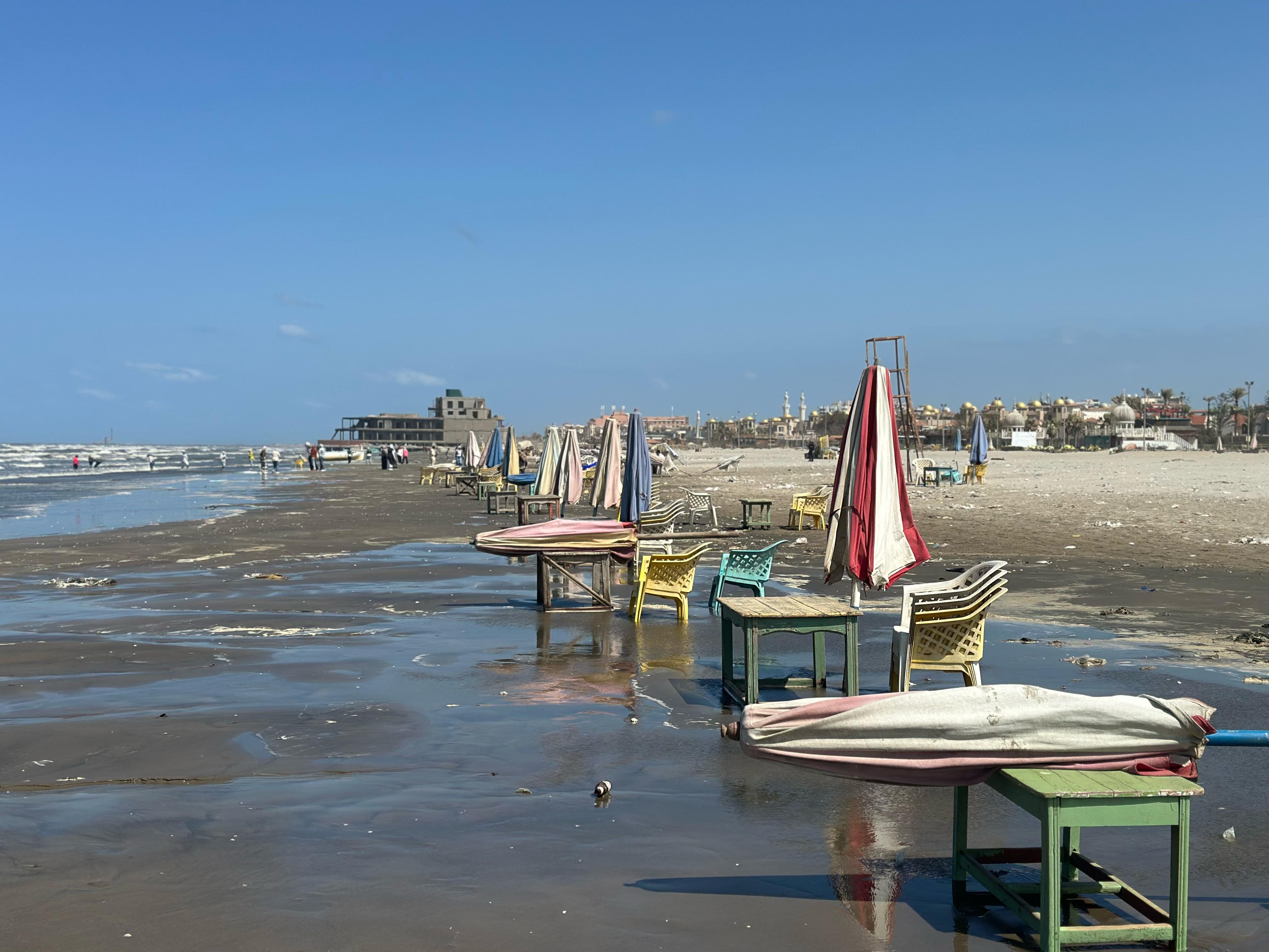 الشماسي والكراسي الشماسي والكراسي