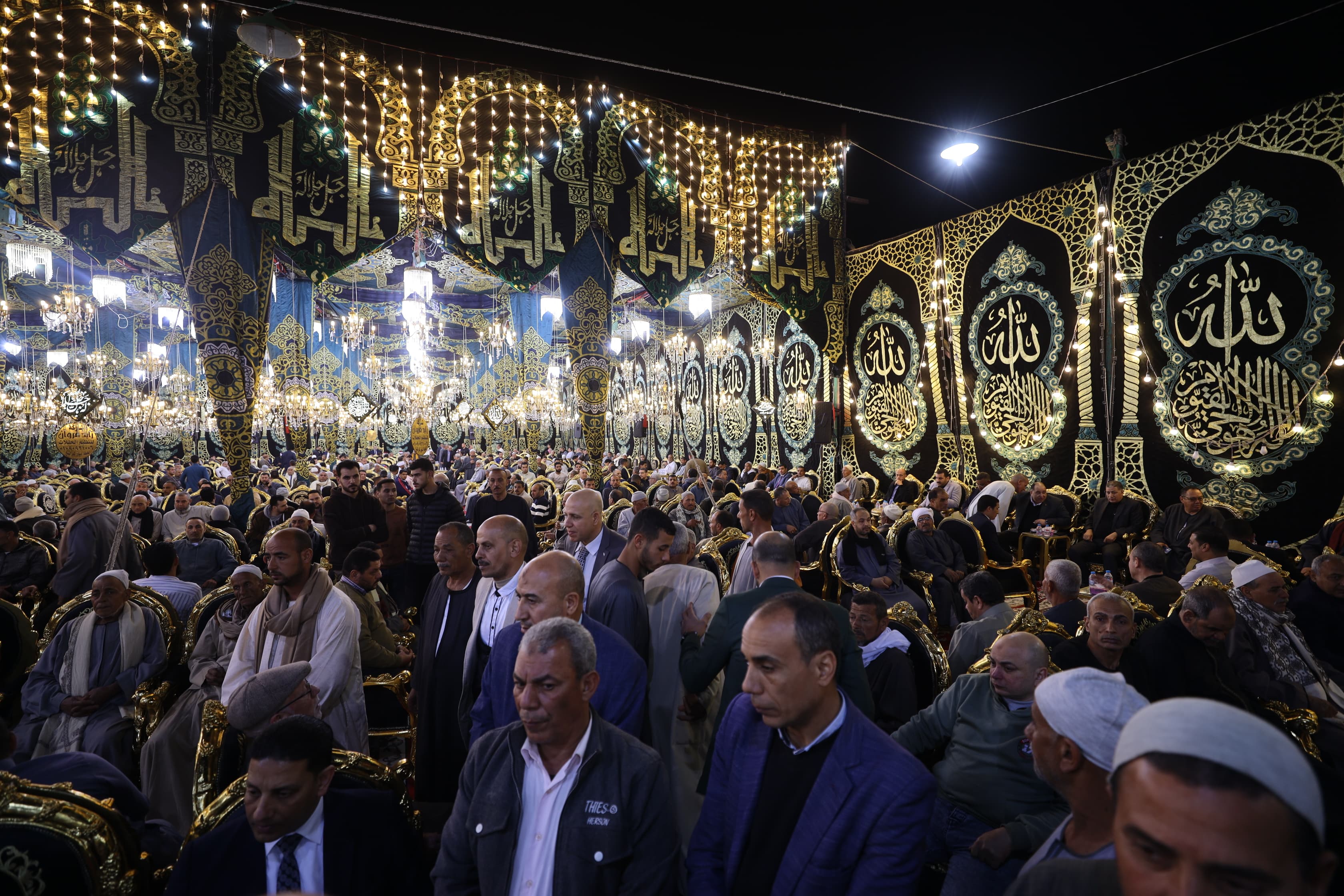 تواجد عدد كبير من المعزيين