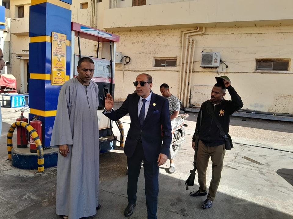 قيادات تموين الأقصر يتابعون إستقرار العمل بمحطات البنزين قيادات تموين الأقصر يتابعون إستقرار العمل بمحطات البنزين