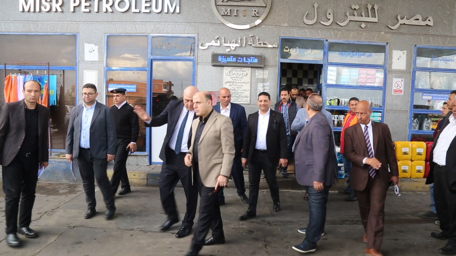 جانب من تفقد محطات الوقود