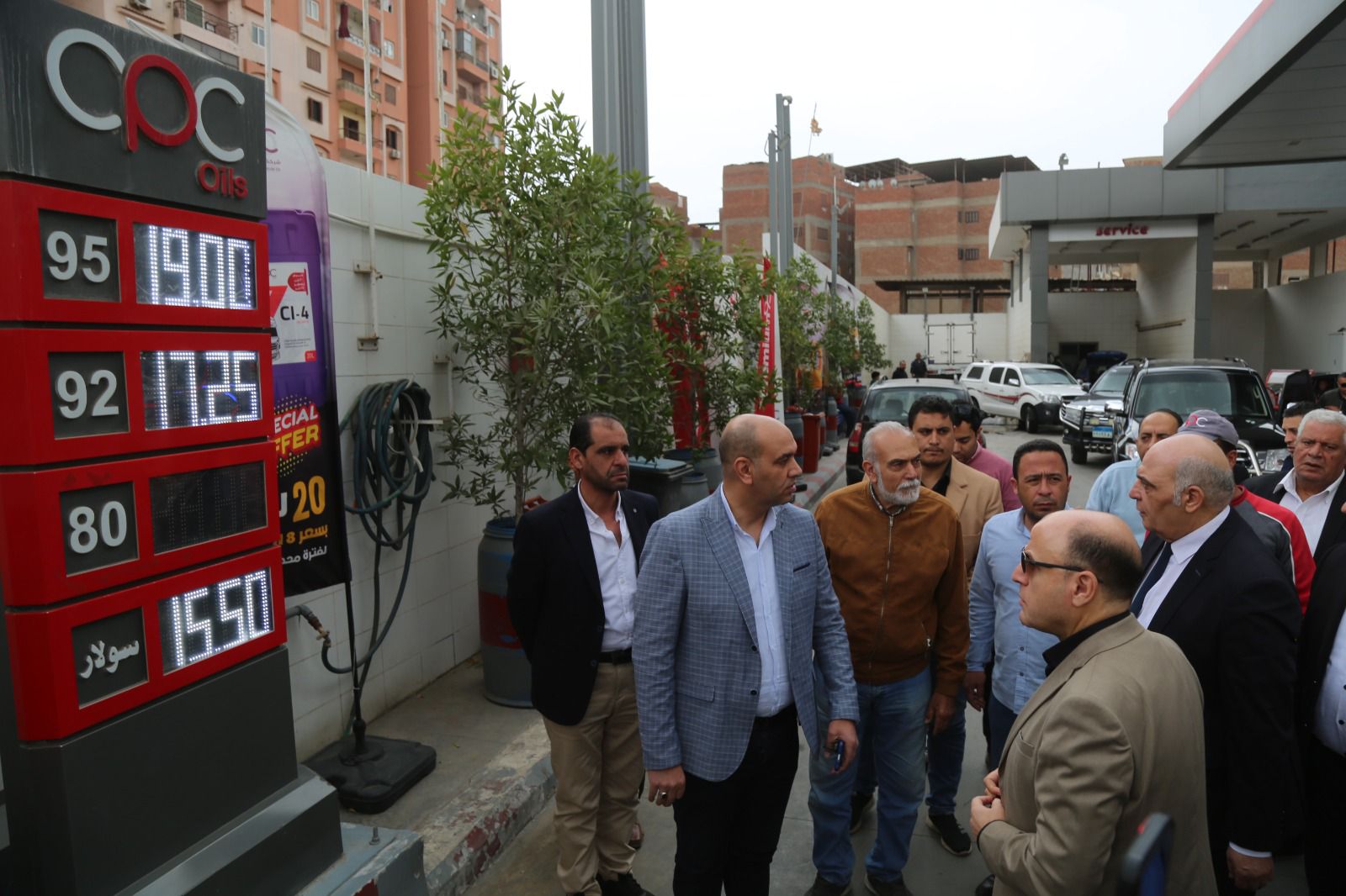 جانب م تفقد محطات الوقود