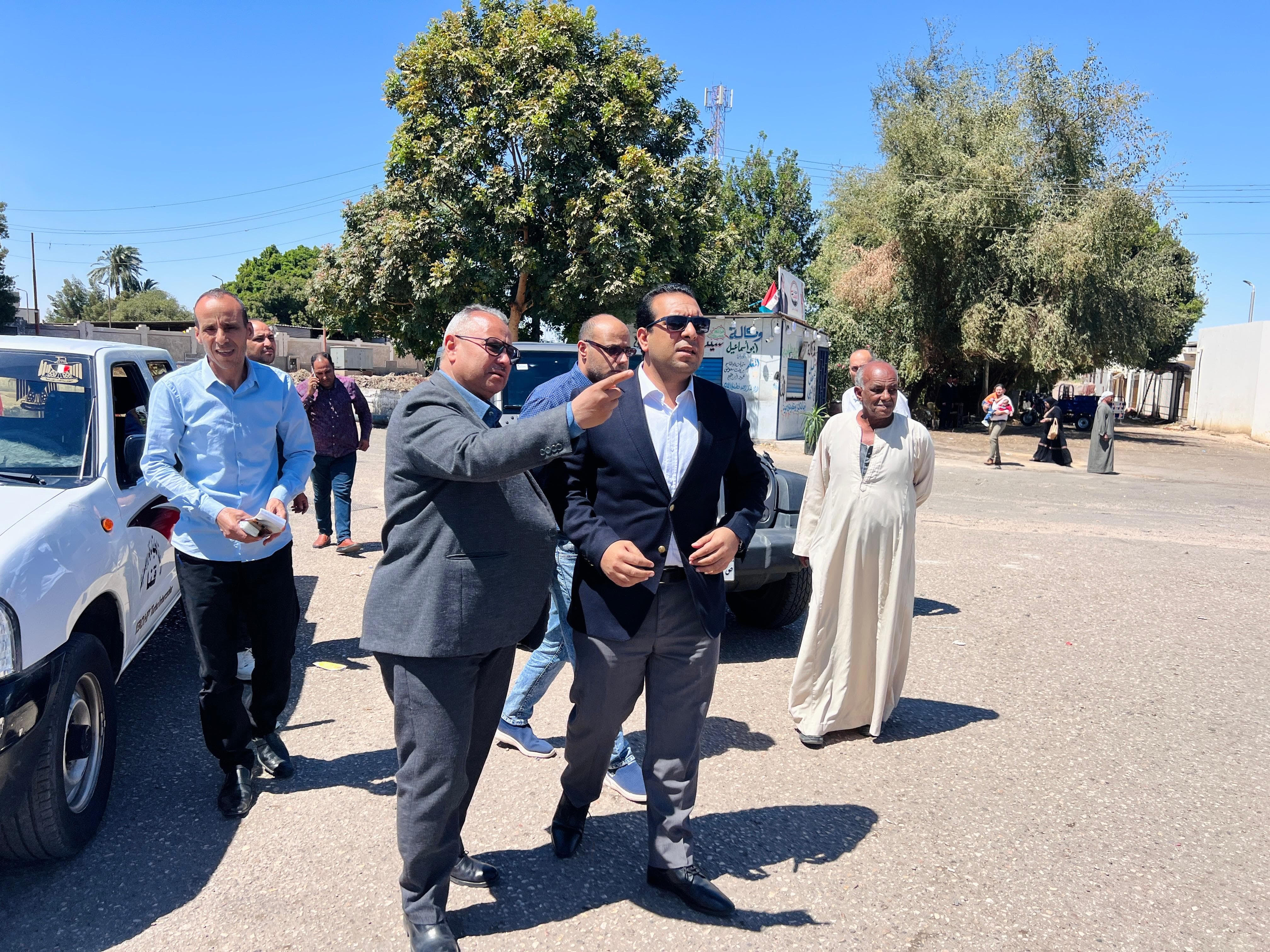 نائب محافظ قنا يتابع تطبيق تعريفة النقل الجديدة ويشدد على الرقابة الميدانية نائب محافظ قنا يتابع تطبيق تعريفة النقل الجديدة ويشدد على الرقابة الميدانية