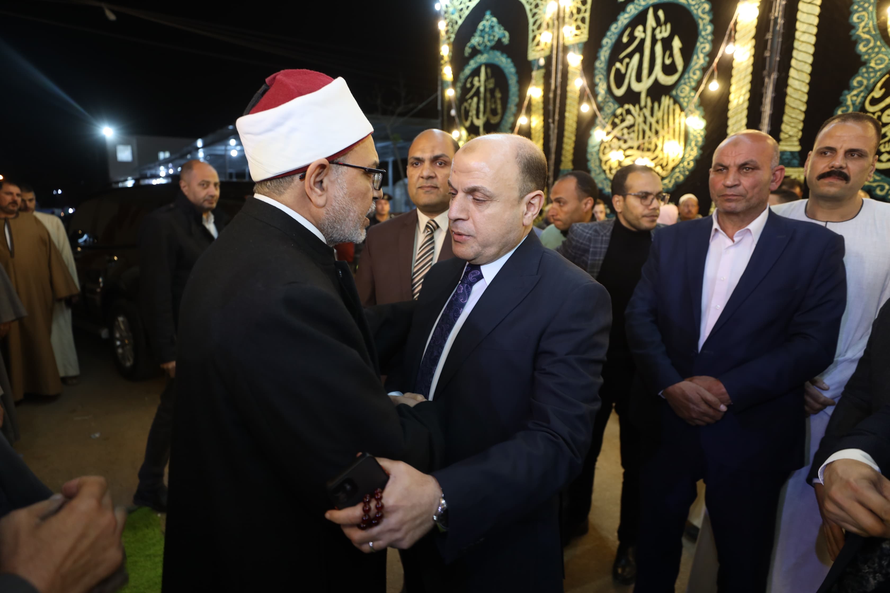 محافظ كفر الشيخ يقدم العزاء لرئيس جامعة كفر الشيخ