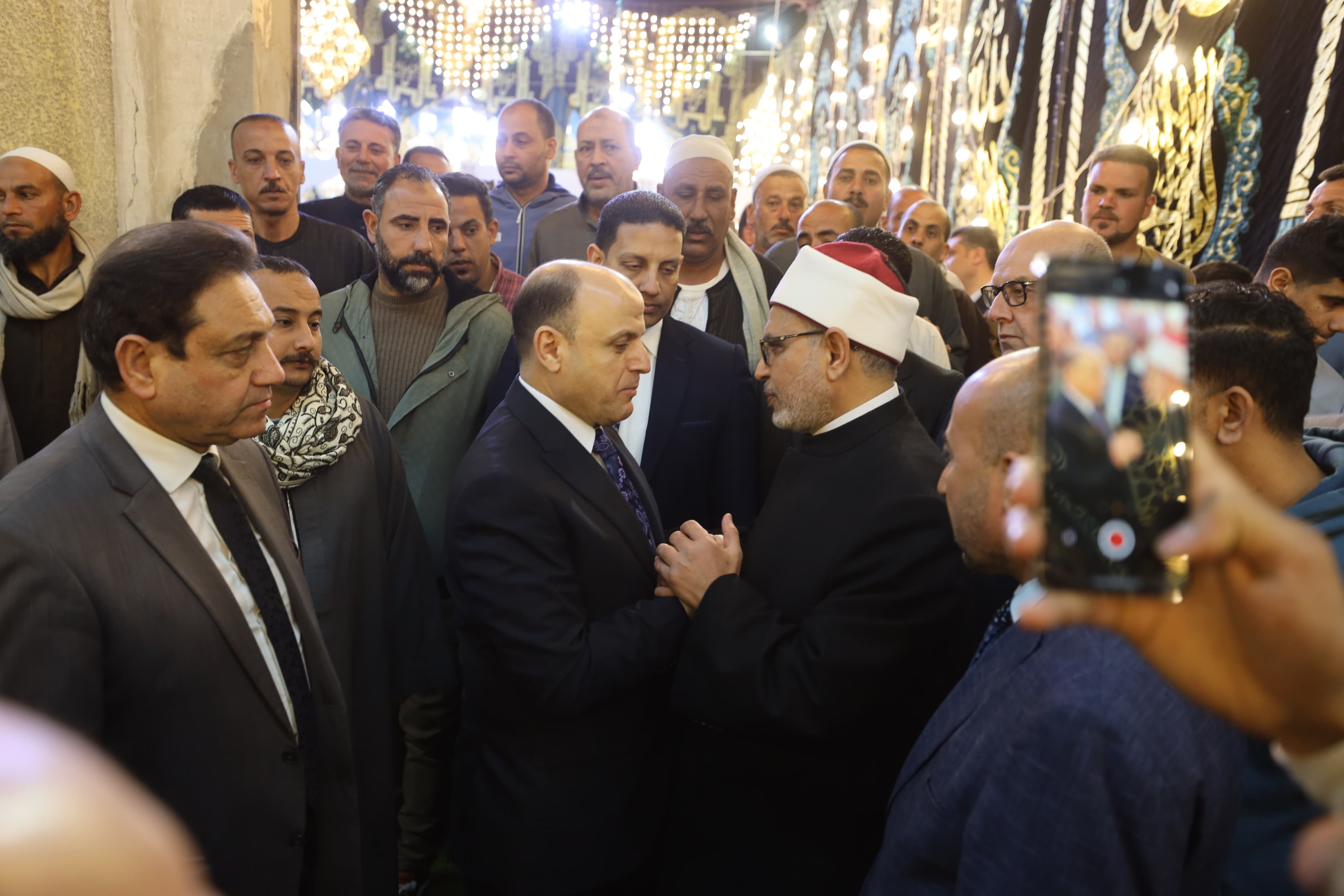 محافظ كفر الشيخ يقدم واجب العزاء لرئيس جامعة كفر الشيخ
