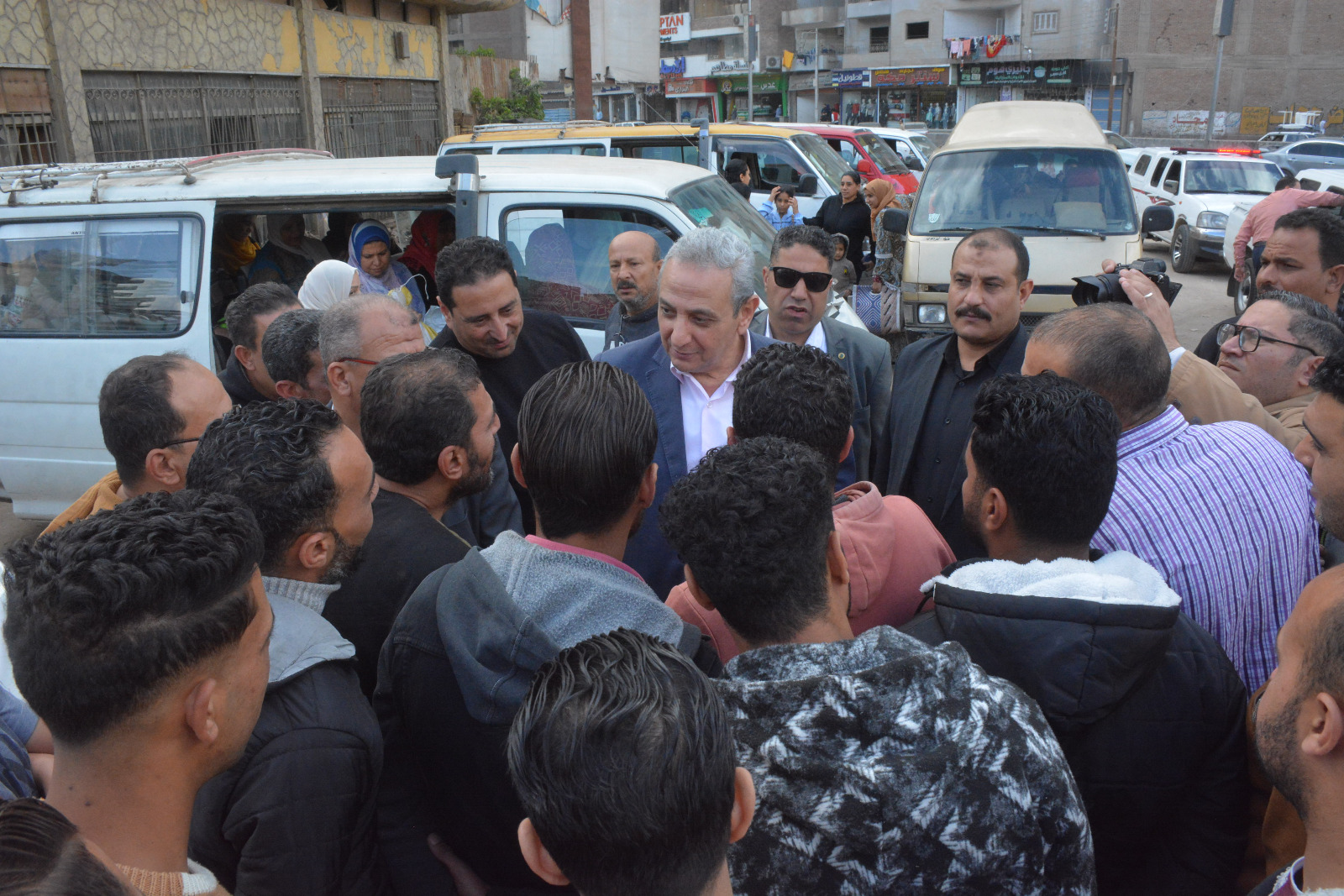 محافظ الغربية يتفقد المواقف