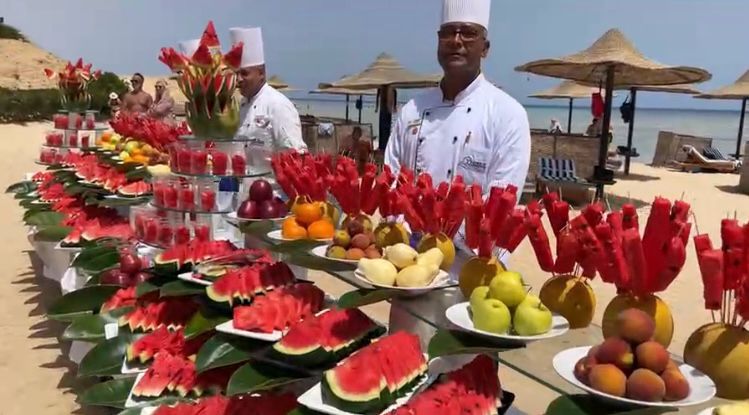 الفواكه الصيفية على شواطئ مرسى علم الفواكه الصيفية على شواطئ مرسى علم