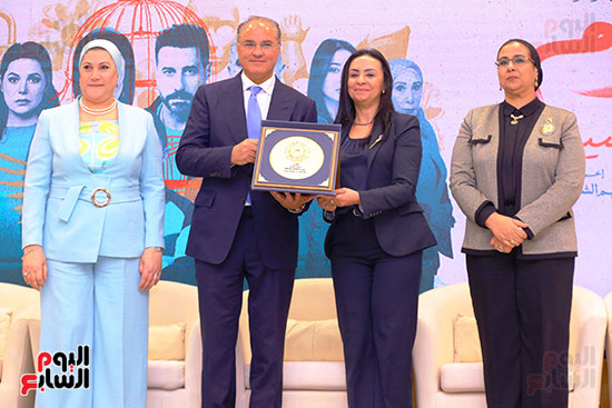 وزارة اتلضامن تكرم محمد السعدي عضو مجلس الشركة المتحدة للخدمات الإعلامية